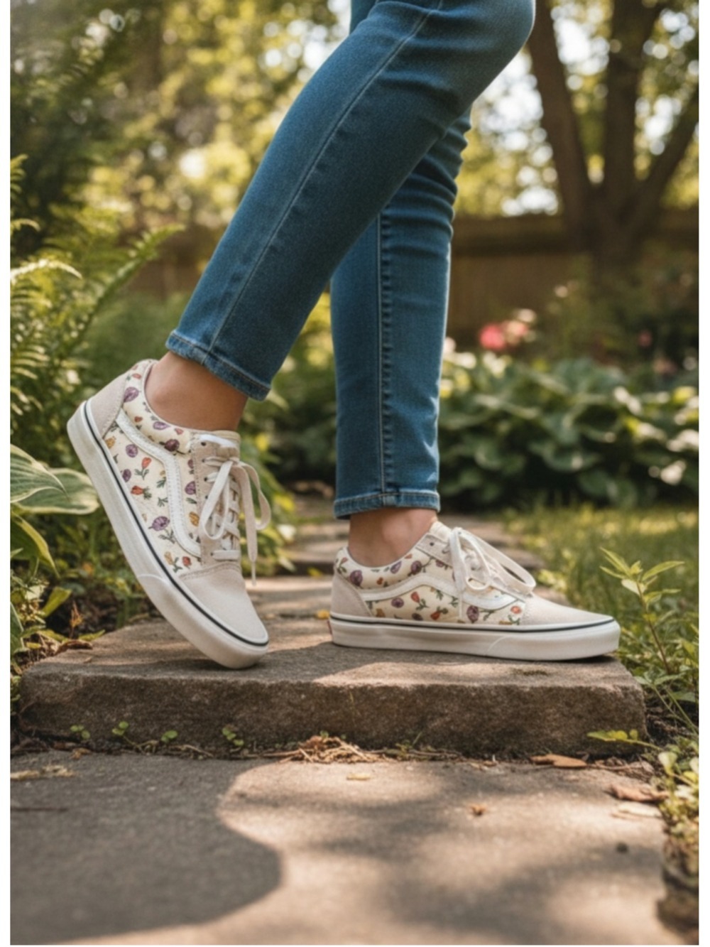 Women's Low-Top Sneakers Cream Floral Print - Picture 2 of 7